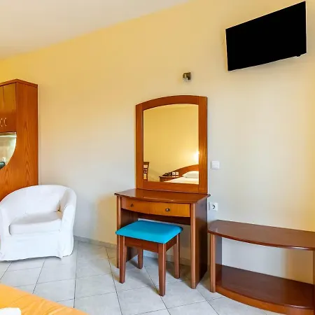 Kosmos Hotel de apartamente Agios Stefanos Avliotes (Corfu)