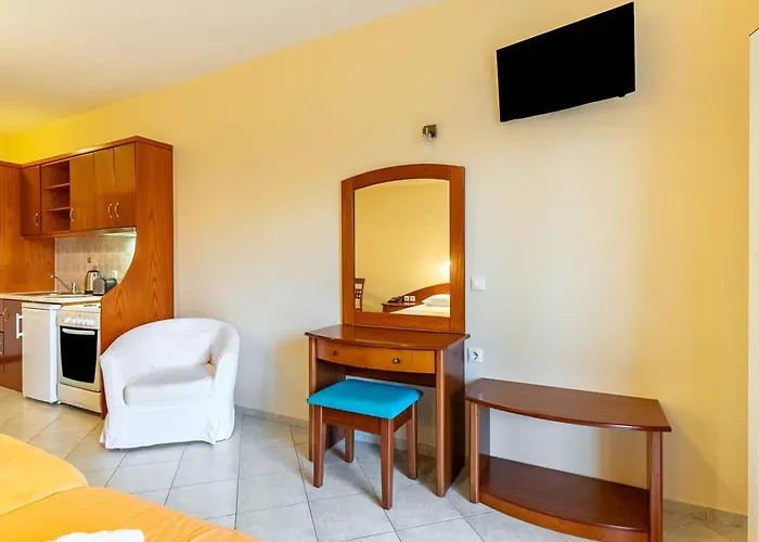 Kosmos Apart Otel Agios Stefanos Avliotes (Corfu)
